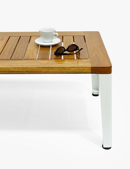 WB outdoor table
