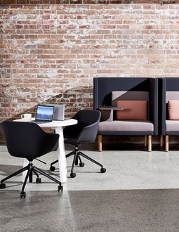 JAC 4 star chair JAC 4 star chair
