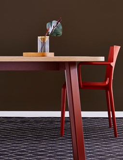KISSEN table KISSEN table