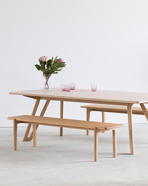 QUARTERLIGHT table range