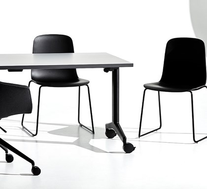 Flexibility and Productivity with the Kissen Conference Table