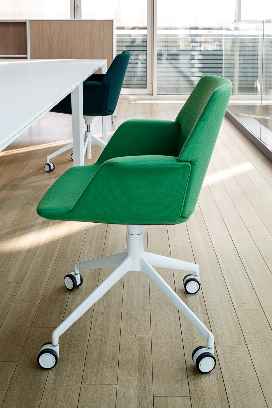 Uno task chair clearance