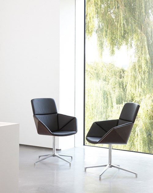 PHOULDS chair